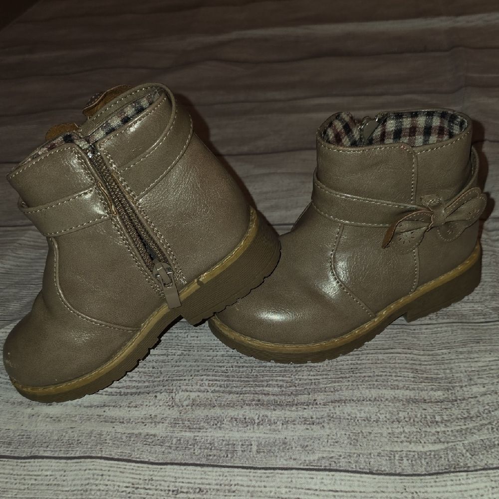 Gray Ankle Boots with Side Zipper and Buckle